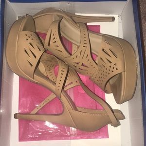 Graduation Heels Size 8.5 in women